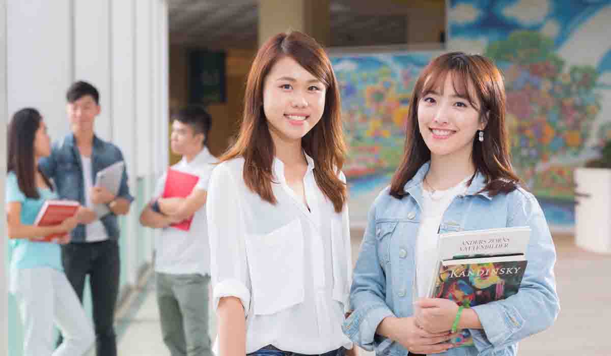 International Scholarships for students Study Abroad (2)